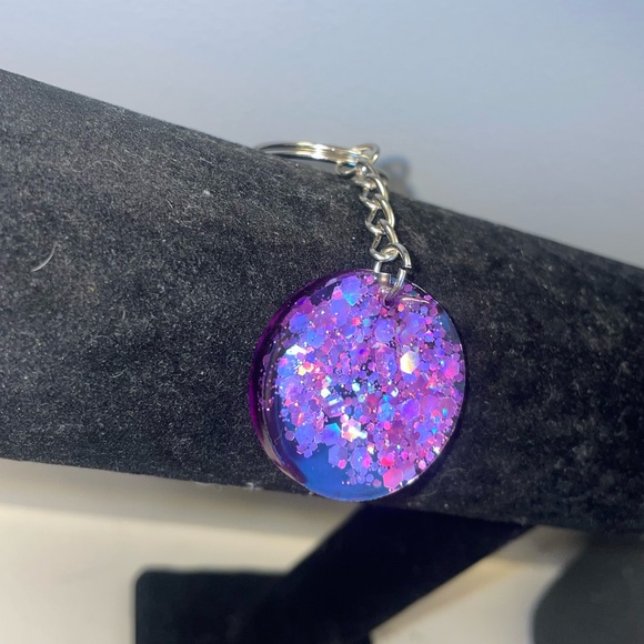 Handmade Purple Resin Keychain – Glitter Circle Charm - Picture 2 of 2